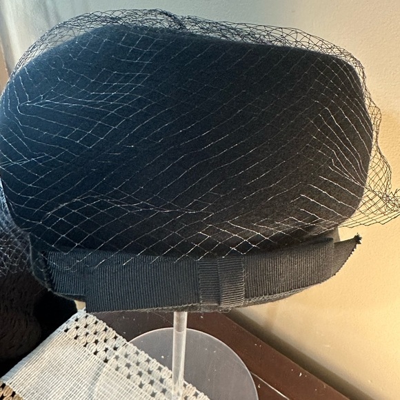 Vintage Black Wool Hat With Black Bow and Netting - Picture 6 of 12